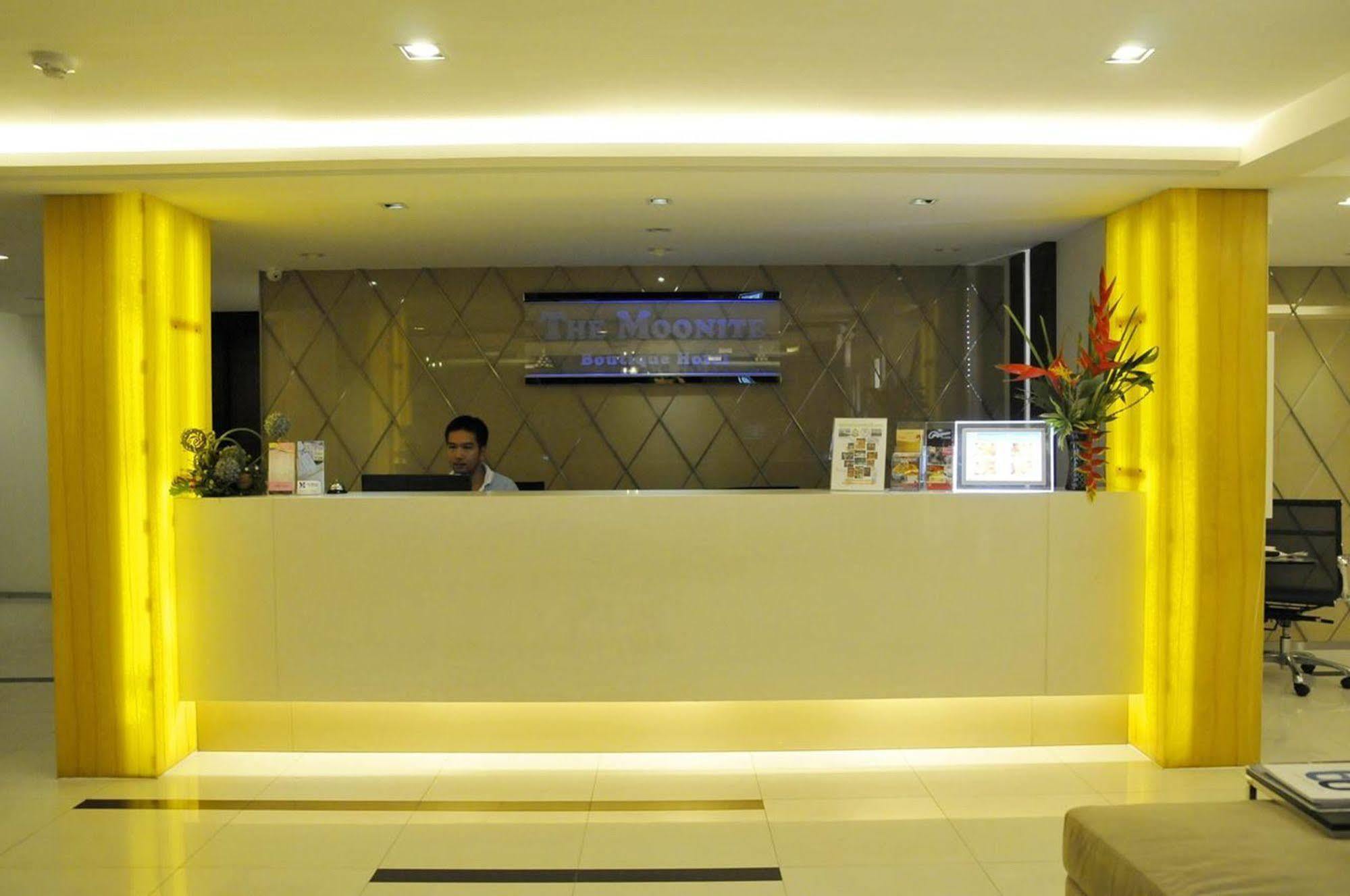 The Moonite Boutique Hotel Banguecoque Exterior foto